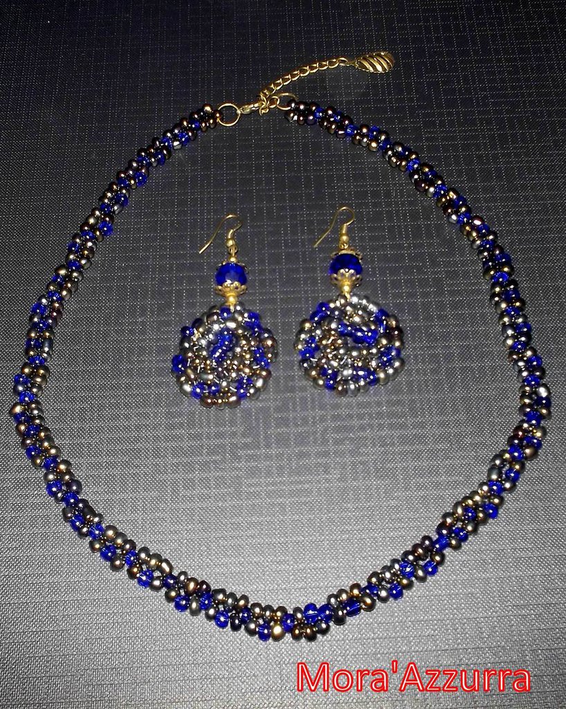 Set Collana E Orecchini Lunghi Cristallo Azzurro E Blu Acqua – Gioiello Statement – Fatto A Mano