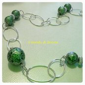 collana lunga con perle marmorizzate verdi