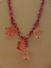 Collana di catena rosa e lilla con stelle pendenti 