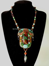 Collana con pietre e perline fatta a mano con tecnica embroidery "Africa"