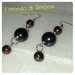 orecchini con perle di vetro rosso scuro in due varianti