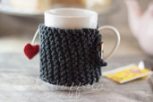 copri tazza - mug fatto a maglia con cuore - speciale San Valentino; BatuffoloHandmade