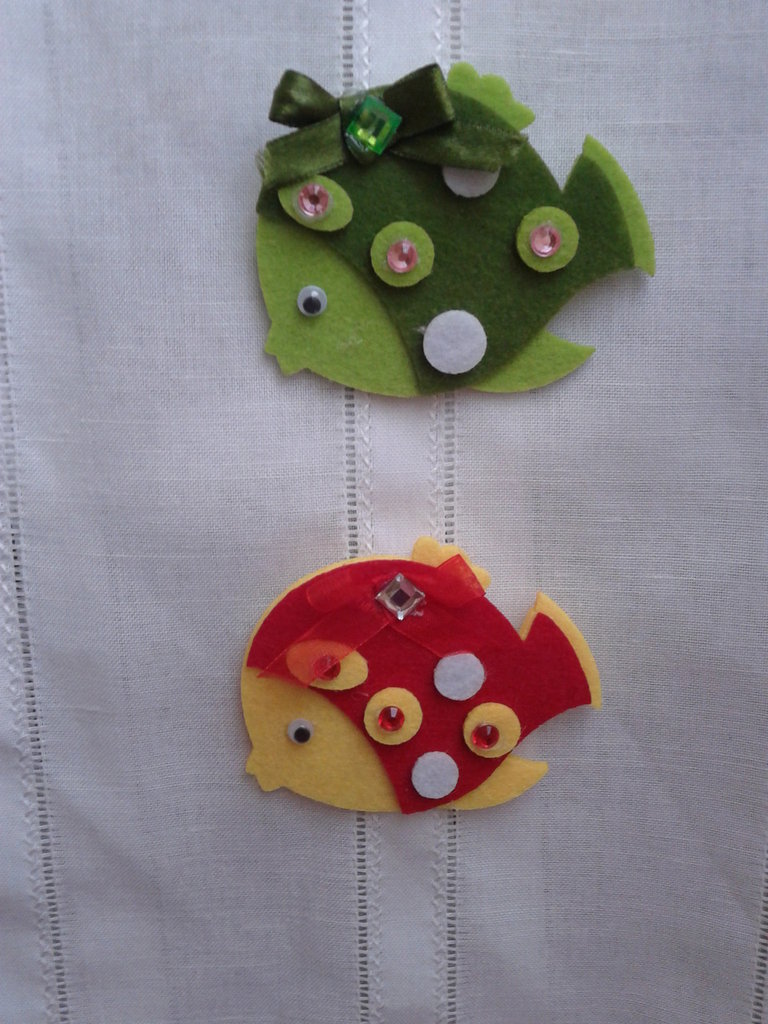 Spille A Forma Di Pesce Rosso - Italia