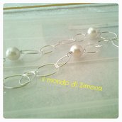 collana con catena color argento e perle