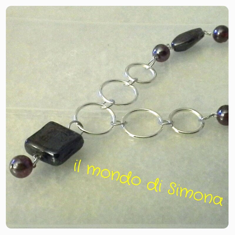 Avalaya Set Gioielli Con Perle Di Vetro Rosse E Perle Finti Bianche - Collana Con Estensione, Bracciale Elastico E Orecchini A Goccia