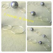 collana catena di cerchi color argento e perle marmorizzate