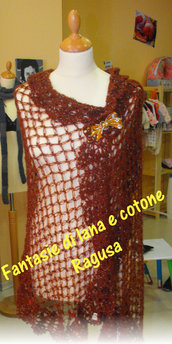Scialle per donna a punto gelsomino  con spilla gioiello 100% artigianale by Fantasie di lana e cotone - Ragusa