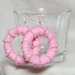 Orecchini rosa in cotone con perline