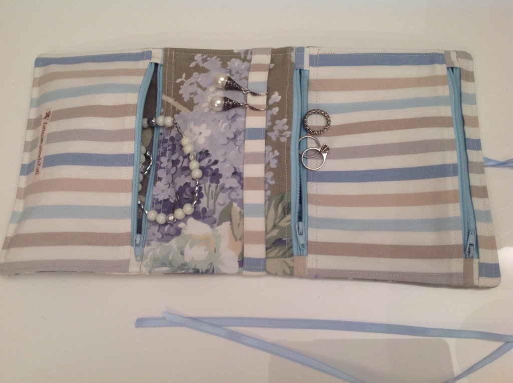 Alvinlite Scatola Portagioielli da Viaggio, Grande Custodia per Gioielli per Donne E Ragazze, Espositore Portatile per Gioielli per Orecchini, Anelli, Collane, Bracciali, Bianco