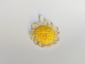 Accessorio per catenella portaciuccio in stoffa a forma di fiore