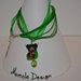 Collana in organza e cordoncino verde con ciondolo rappresentante una kokeshi verde Memole design