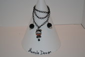 Collana con perle nere e ciondolo Pin up in porcellana fredda Memole Design