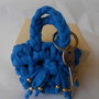 Portachiavi a forma di  borsetta fatto a mano con fettuccia azzurra con fiocco rifinito con pallini in metallo dorato,  idea regalo,