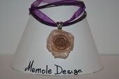 collana con rosa in porcellana fredda Memole design