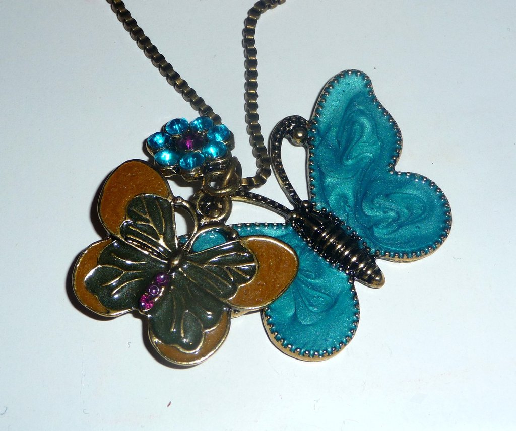 Collana con ciondolo di cristallo a forma di farfalla in argento sterling