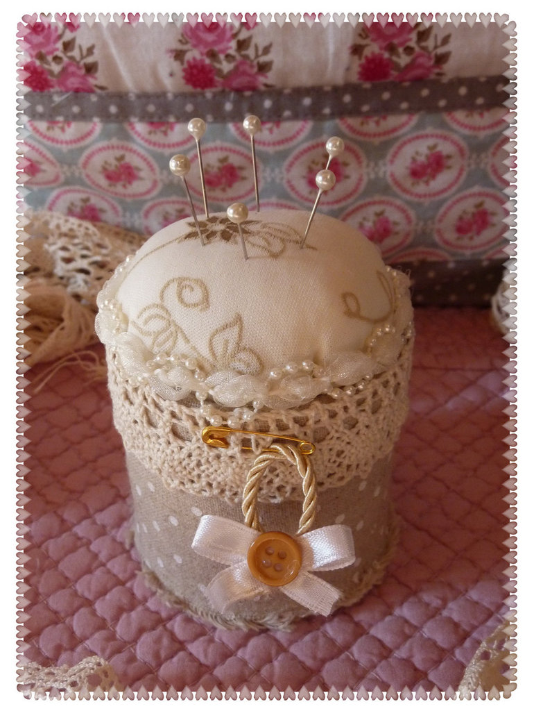 Puntaspilli In Legno Con 100 Spilli Da Sarta - Stile Giapponese Per Cucito, Fai Da Te E Artigianato | Modello Tartan - Foto 2