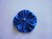 Yo-yo circolare (diametro 6 cm) di stoffa color azzurro lucido