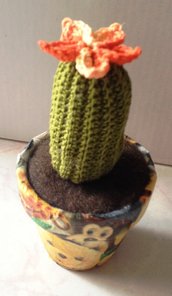 Cactus uncinetto in vaso decoupage
