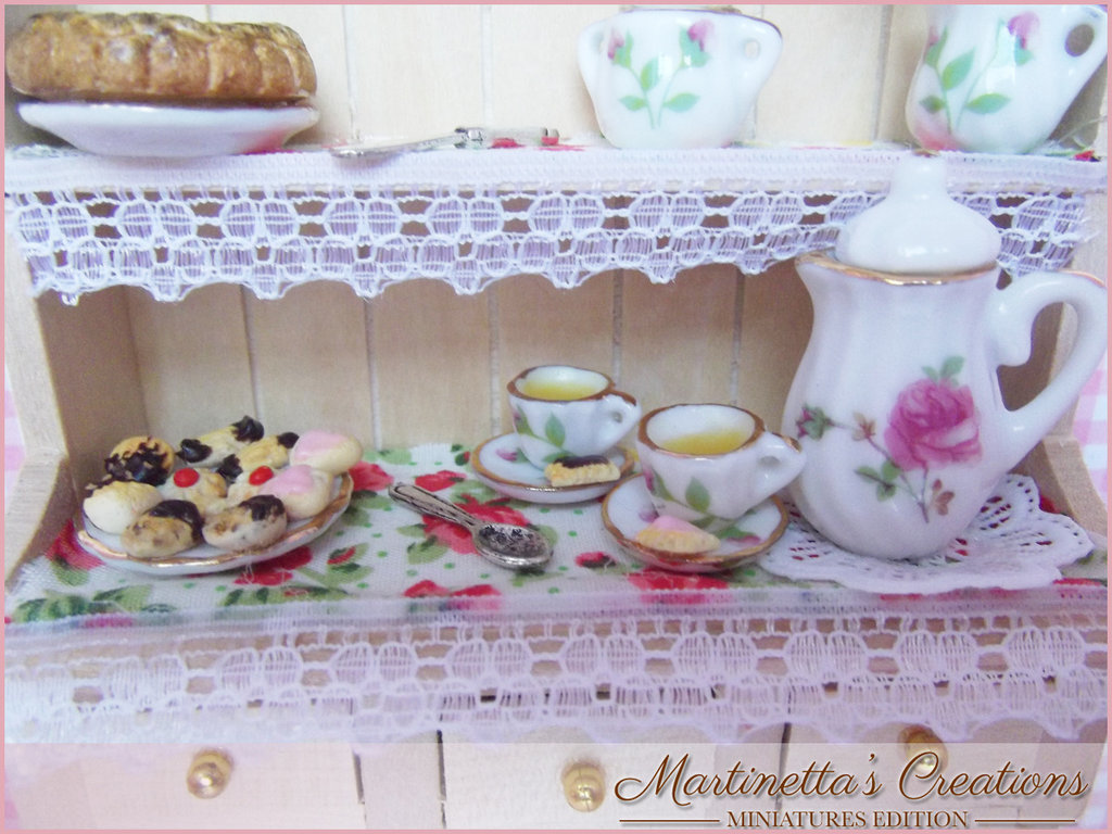 Credenza Per Casa Delle Bambole In Legno Di Betulla, Scala 1:12 Con Libreria - Mobile In Miniatura Per Cucina E Soggiorno