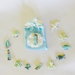 Set di 12 sacchetti portaconfetti in satin con coccarda in tulle e miniatura a tema marino: per bomboniere dal sapore di mare