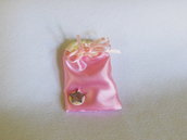 Sacchetti portaconfetti in satin rosa: per bomboniere eleganti ma semplici