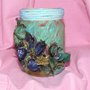 vasetto di vetro con fiori pot-pourri  