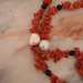 Collana di corallo, perle barocche e onice nero