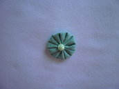 Yo-yo circolare (diametro 3 cm) di stoffa color verde chiaro