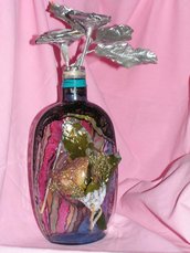 bottiglia  colorata decorata con fiori