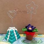 Portafoto con scatole regalo Tiffany e vasetto di violette fimo