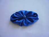 Yo-yo ovale di stoffa color azzurro lucido