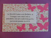 Targhetta con scritta e farfalle rosa