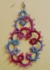 Orecchini pendenti multicolori con perline argentate fatti a mano a chiacchierino