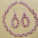 Parure con girocollo e orecchini coordinati in cotone lilla e perline rosa sfumate, fatti a chiacchierino