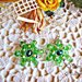 Orecchini con pendenti in cristallo sfaccettato verde