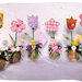 Primavera con fiori di tessuto in vaso