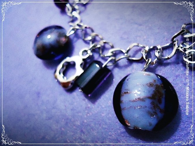 Bracciale a maglia con ciondoli in Vetro Murano e Charms - Gioielli