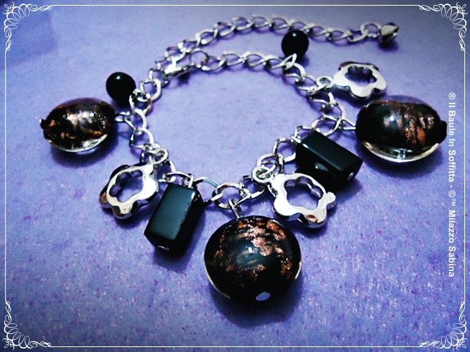 Bracciale a maglia con ciondoli in Vetro Murano e Charms - Gioielli