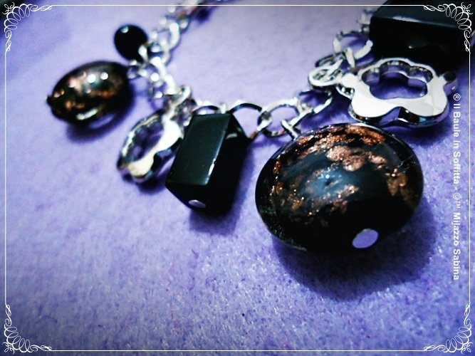 Bracciale a maglia con ciondoli in Vetro Murano e Charms - Gioielli