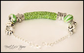 Bracciale con perle foro largo e strass verde chiaro