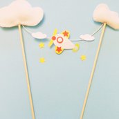 Cake-topper di carta a forma di aereoplano e nuvole: per una festa celestiale! 