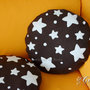 Cuscino con biscotto e stelle