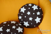 Cuscino con biscotto e stelle