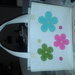 borsa donna feltro colore bianco con applicazioni fiori e bottoni