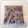 Cuscino porta fedi in lino grezzo con rose color lavanda