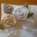 Cuscino porta fedi in cotone operato con tre rose di raso