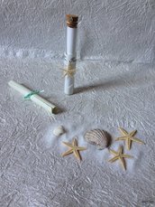Partecipazioni stile marino profumata anticata arrotolata con nastro, in vetro con sabbia, strass e stella marina