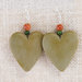 orecchini cuore in resina, fatti a mano verde acido