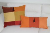 coppia di cuscini con nappine marroni in gradazione color arancio