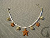 Bracciale di cordino con ciondoli realizzati in pasta fimo e perle in filigrana